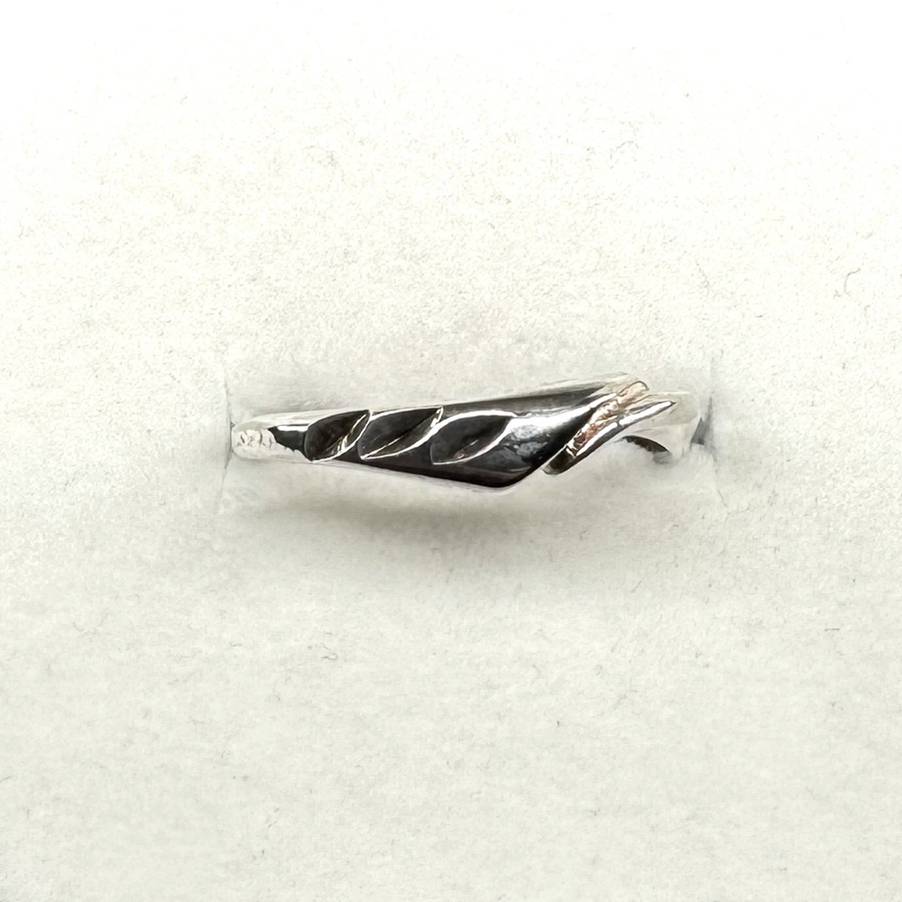 925 Sterling Silver Ring Thin Band Size 5.75